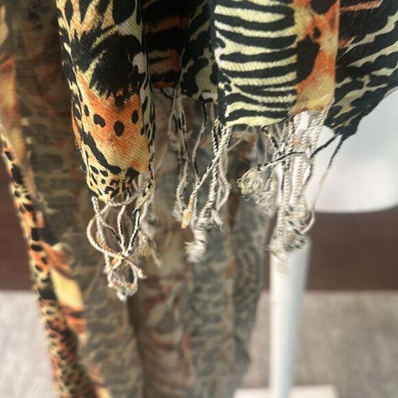 Tolani Handmade Printed Wrap/Scarf - Picture 4 of 7